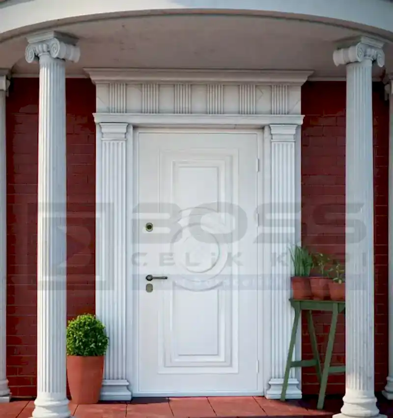 Beyaz Sütunlu Villa Kapısı Gabriel